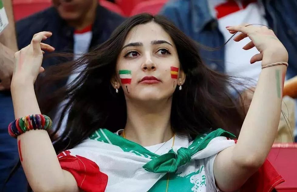 《金融时报》蜕变成中版《知音》？西媒热评“中国又躺赢！”[害羞][灵光一闪][呲