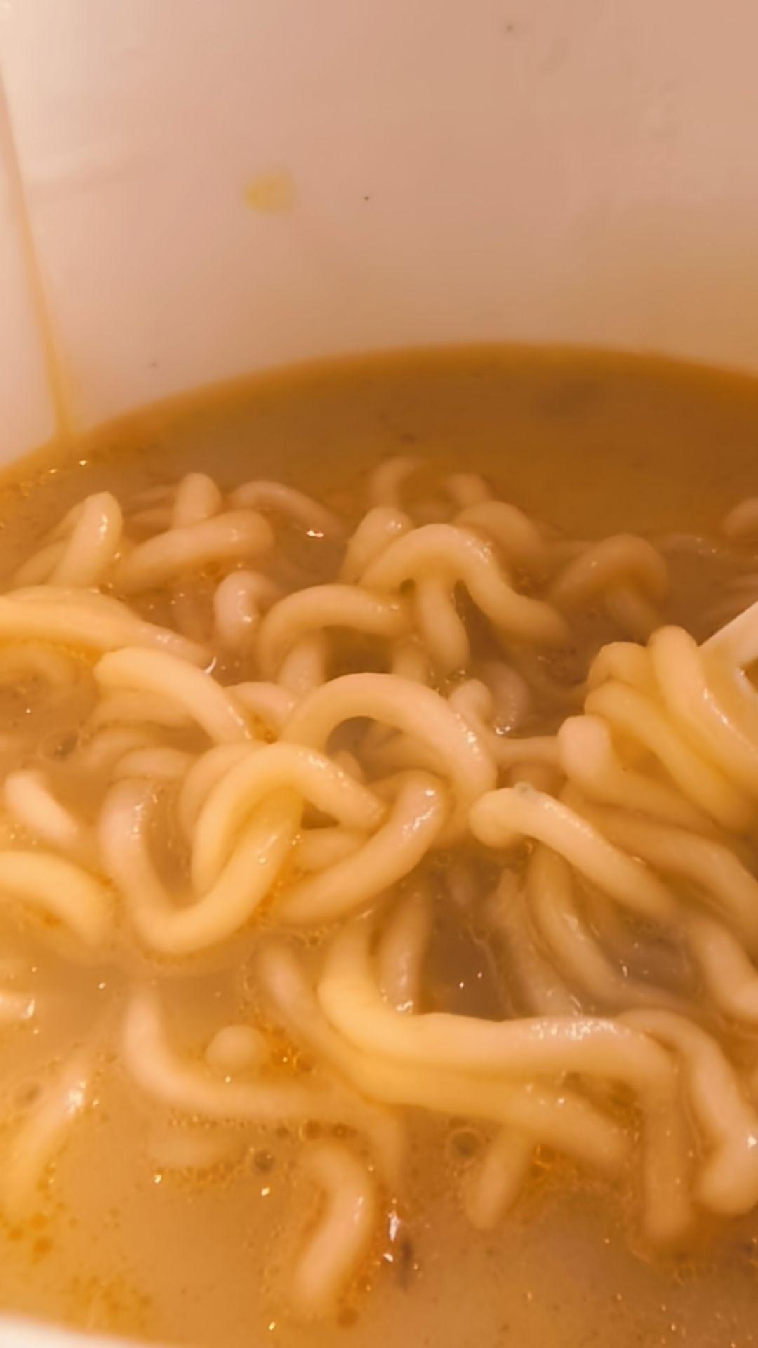 如今真的很方便，午餐，一碗方便面。。。