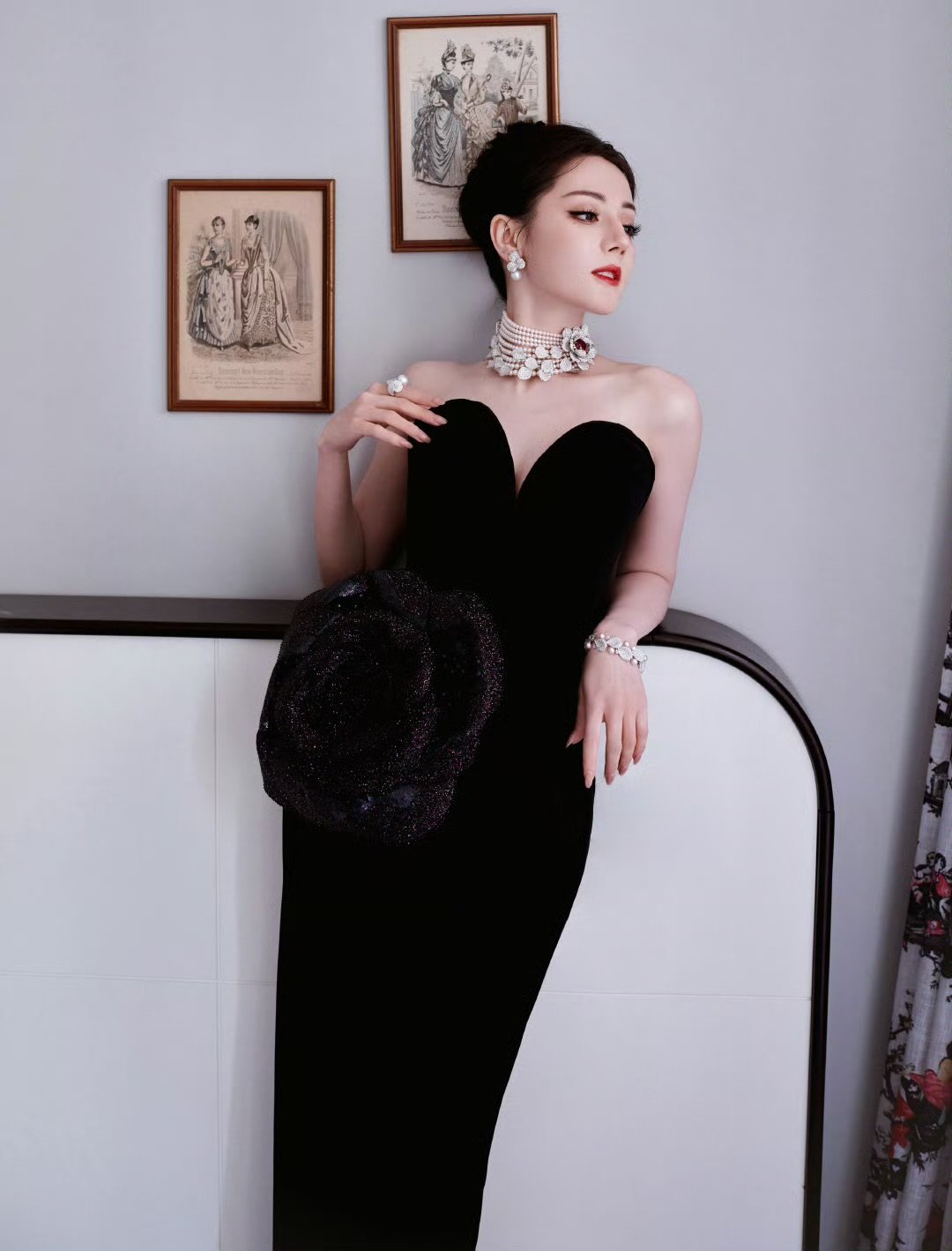 迪丽热巴御木本出图迪丽热巴璀璨钻石珠宝宛如银河散落这个迪丽热巴美的简直了！ ​​