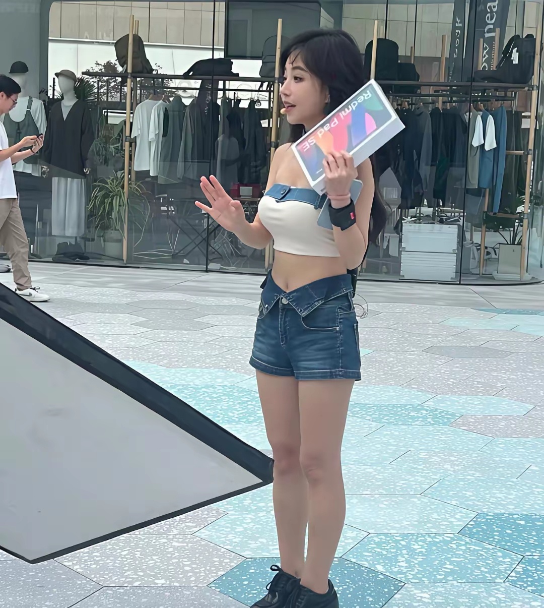冯提莫去掉美颜的样子！ 