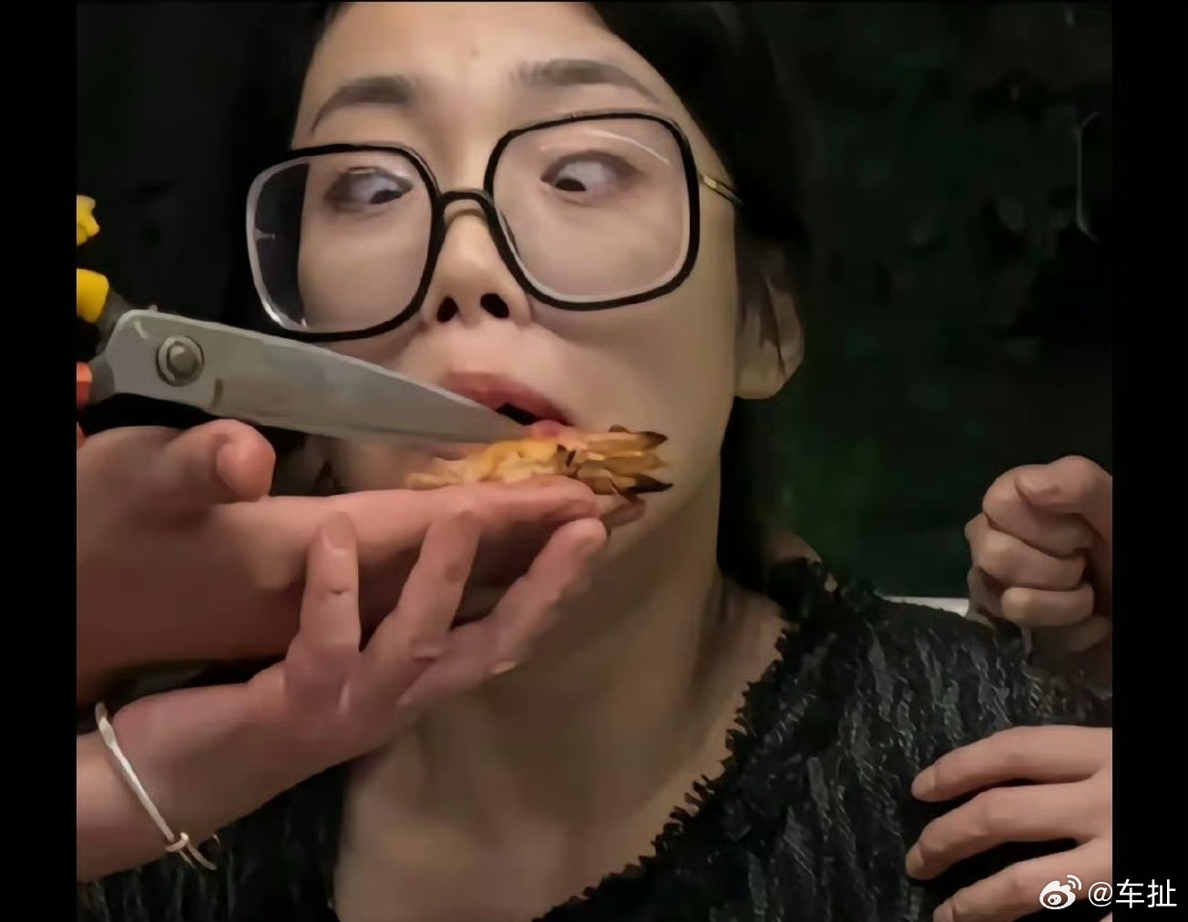 被熟虾咬伤的概率不再是0熟虾咬人，有被笑到哈哈哈 ​​​