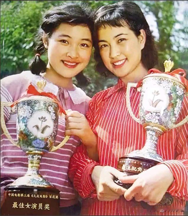 陈冲活了大半辈子， 不理解为何还不能真实地面对镜头，面对自己。
鲁豫采访陈冲，很