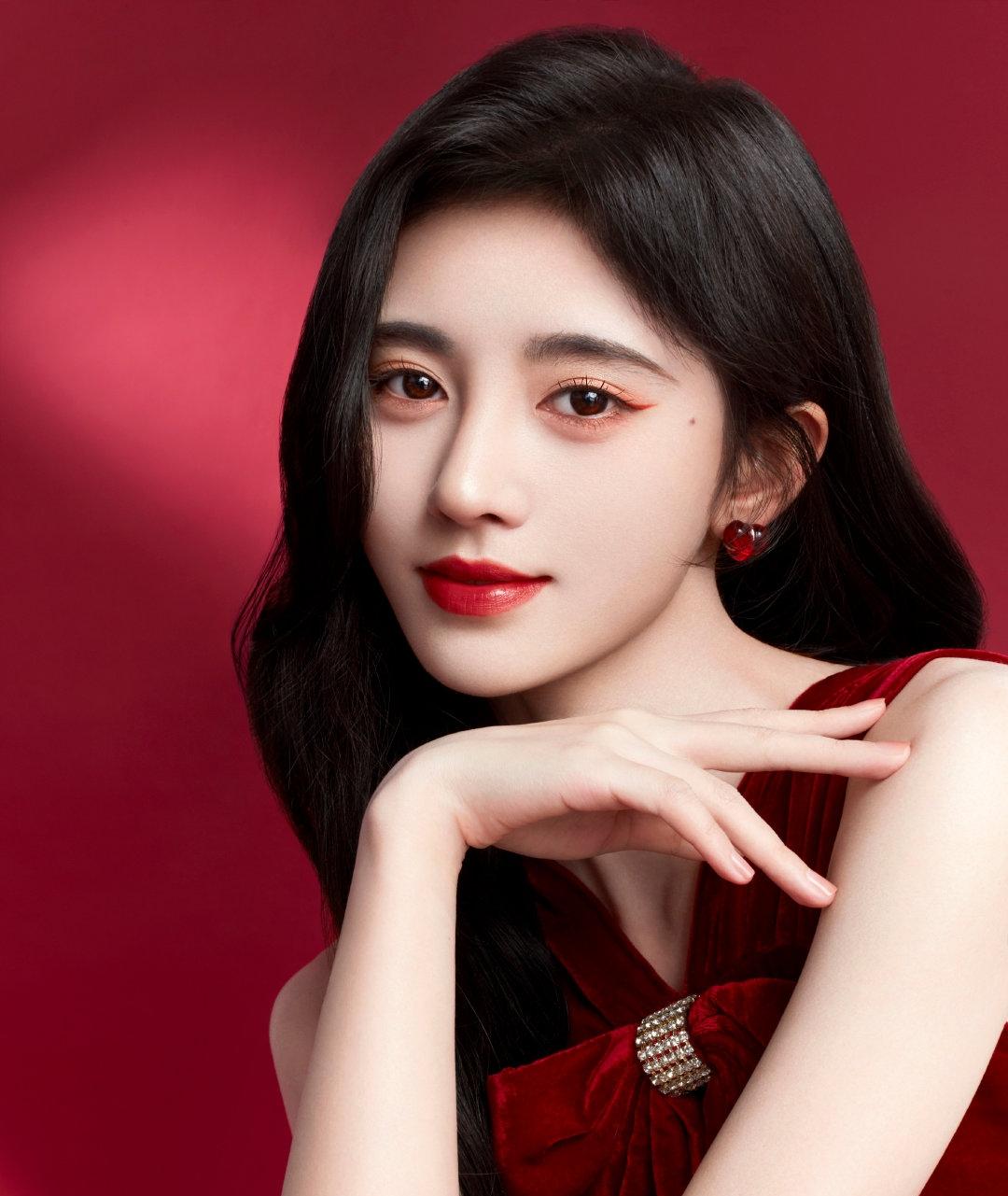 我有种预感
鞠婧祎要圈一大波粉了
实话说，之前反感鞠婧祎的人不在少数，主要是那个