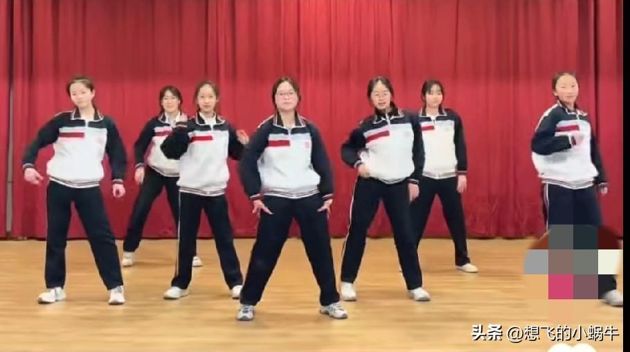 全部看完了，很喜欢😍青春的样子啊[强]编舞很厉害，c位轮流来，也免得大家心里不