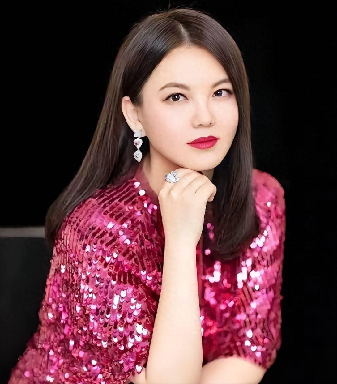 李湘被全网封禁，给我们带来的2点警示！

1月14日还在巴基斯坦大使馆谈笑风生的