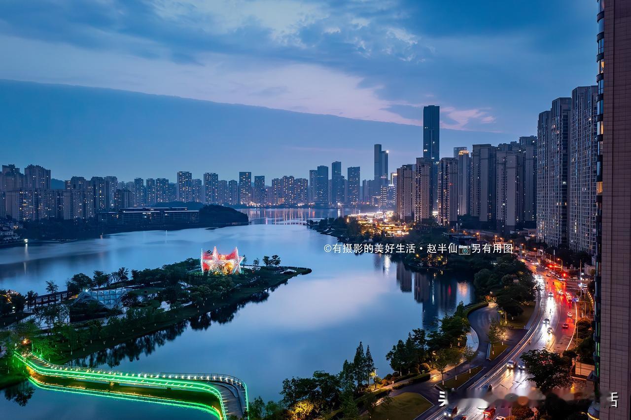 长沙梅溪湖在长沙是一个什么级别的地方？
因为工作原因，来了长沙梅溪湖拍照。作为一