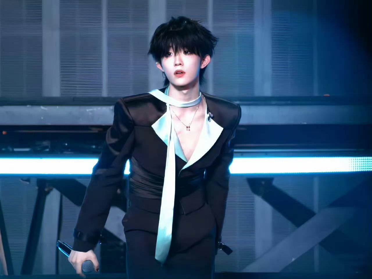 苏新皓抓周抓的是镜头 谁懂！苏新皓抓周必是镜头，天生舞台王者巨星味拉满，镜头掌控