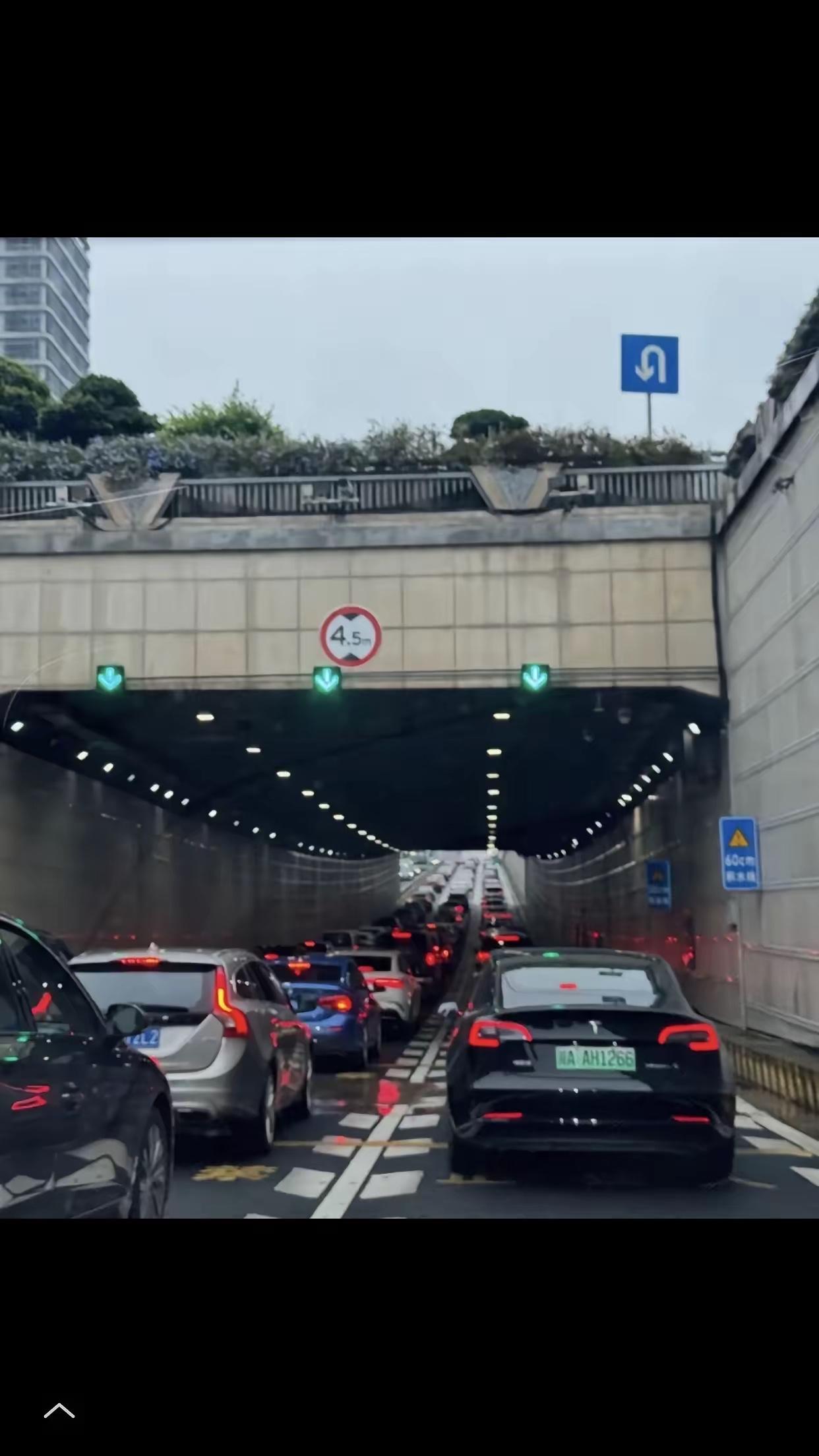 交强险新规来了！
从6月1号开始，
交强险不再统一950元了，开始实行奖优罚劣。