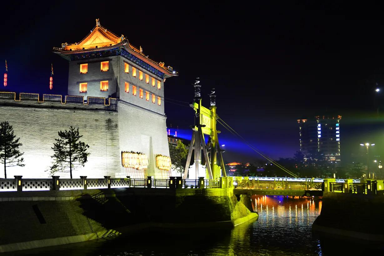 要说中国哪个城市最有文化底蕴，那么毫无疑问是西安，从西周开始，历经各个朝代，西安