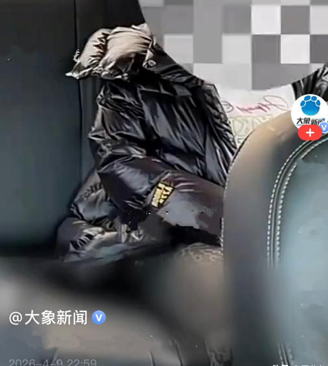 真让人心堵！离异的妈妈把一名12岁小女孩送上了网约车，让司机把孩子送到爸爸居住的