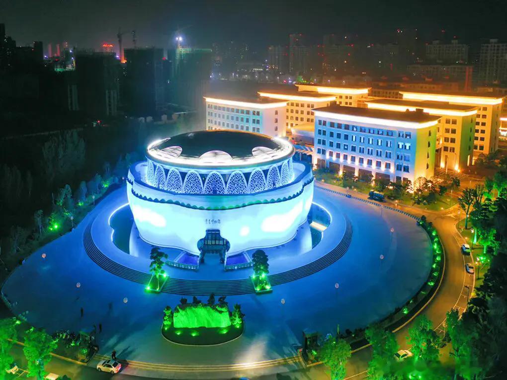 藏在中原的宝藏文旅小城平顶山，真的被严重低估。一边是宋瓷汝窑的千年风雅，一边是三