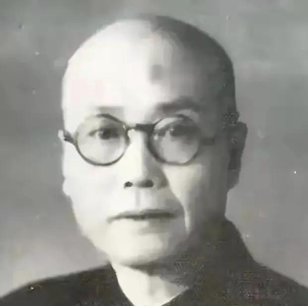 “不对劲！”1950年的台湾，国防部科员陈义，突然发现办公楼里出现了一张生面孔，