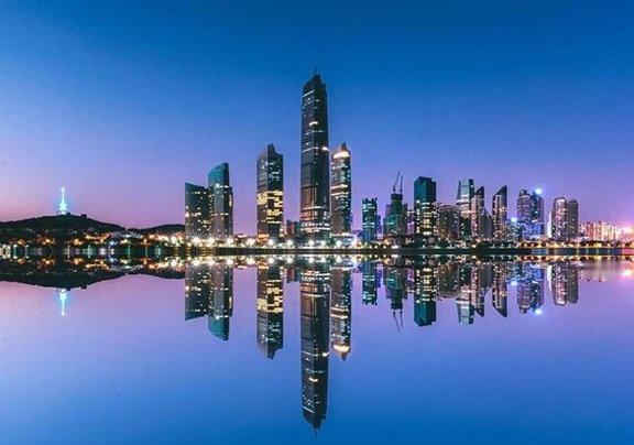 青岛狂飙！人口破千万GDP冲1.8万亿，北方第一城易主？你的家乡正在被这场“海洋