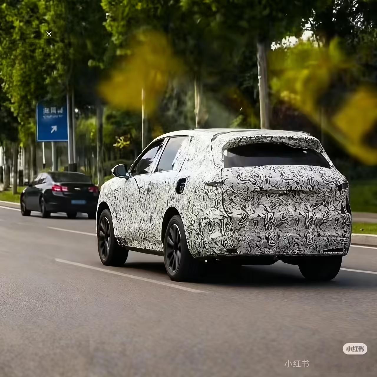 问界M6伪装车，预计明年二季度上市，不会取代M5