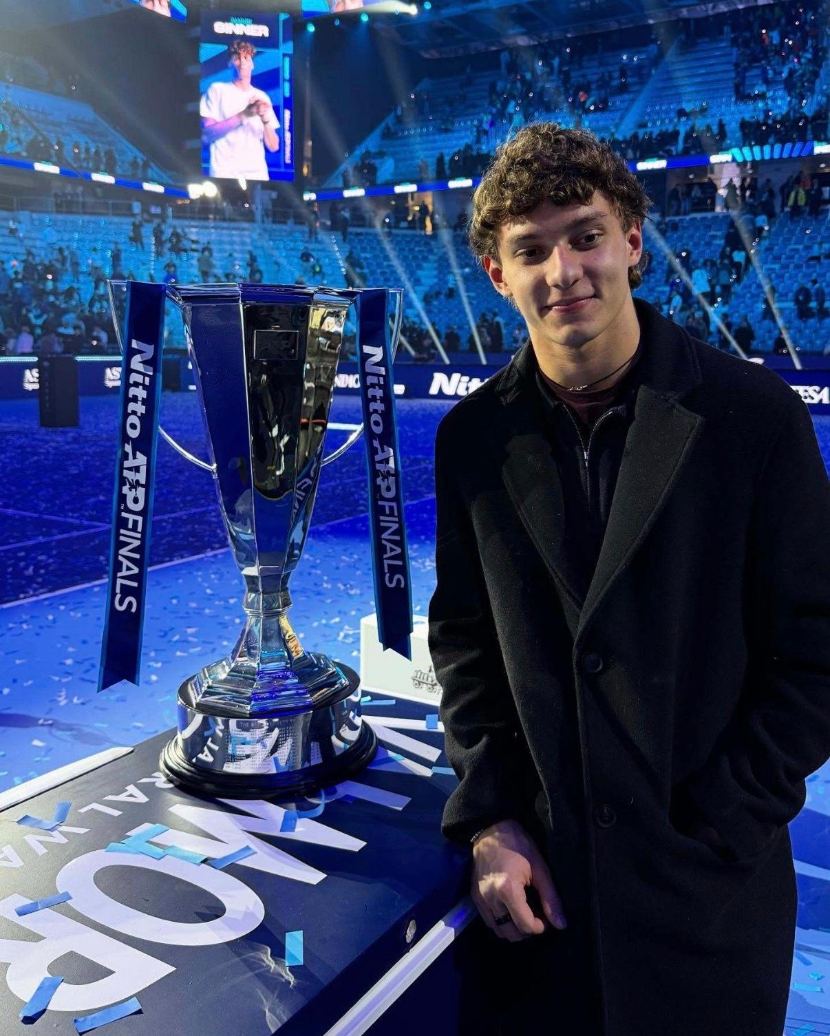 安东内利，梅赛德斯家的新人，大伙都管他叫 “世子”，上海站直接支棱起来了，表现老