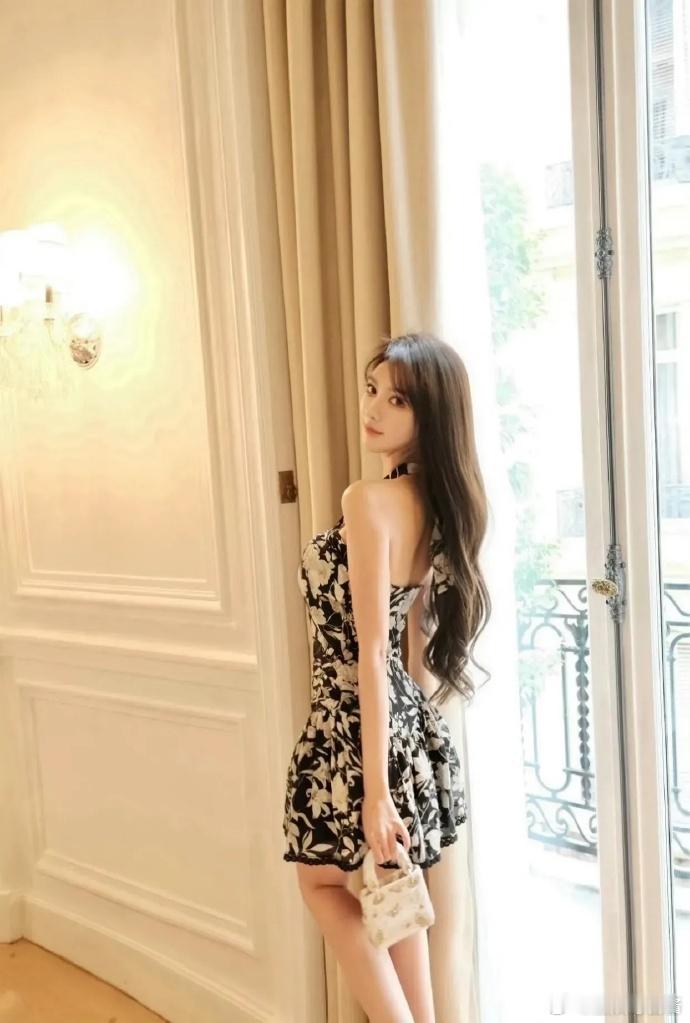 黄晓明的审美其实很专一，这些年都没变过。细数教主的前任们，秦岚、李菲儿、baby