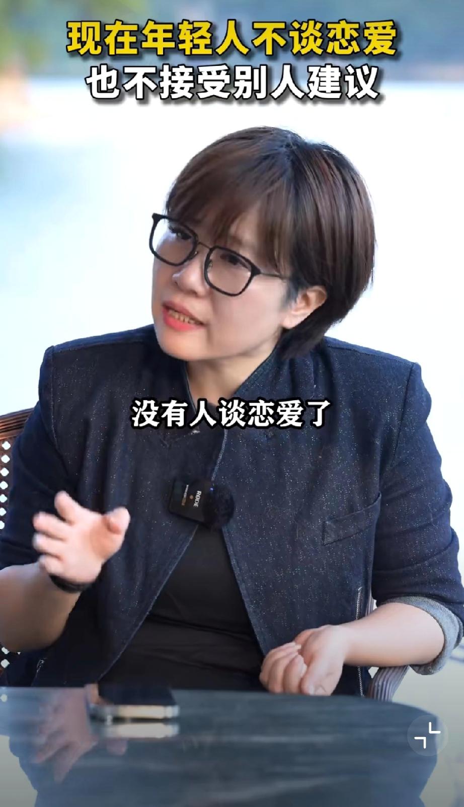 西安邮电大学教师坦言现在的高校食堂见不到男女恋人互相喂饭的场景，现在的年轻人不恋