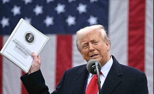 华盛顿现在彻底慌了神，白宫那帮人急得像热锅上的蚂蚁。

美国那边最近闹得沸沸扬扬