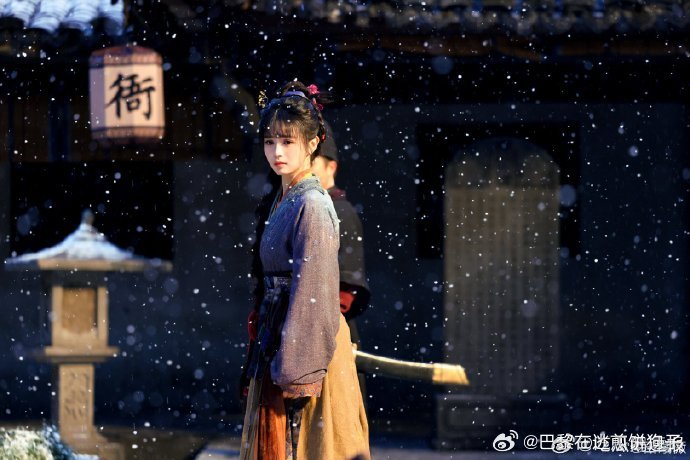 田曦薇日子一直就这样好有盼头看她称肉、收钱、招呼客人一气呵成，那个有点生疏的姑娘