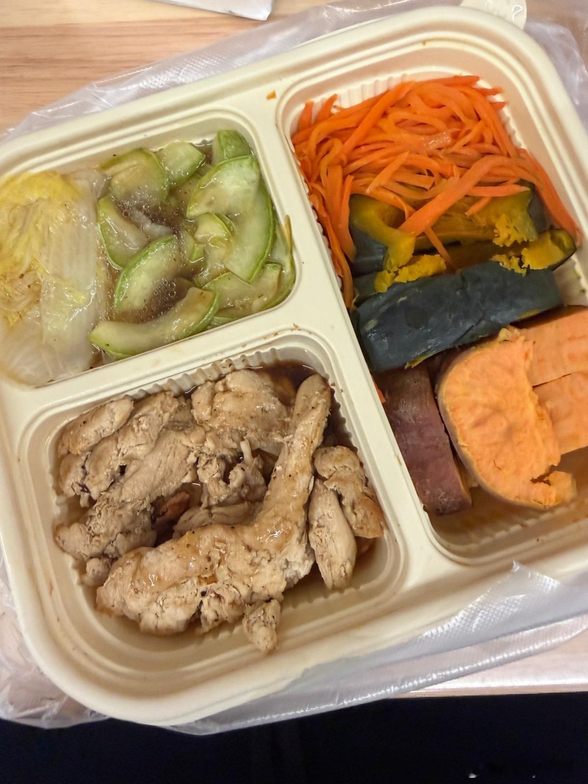宝宝吃到妈咪做得饭啦 看着好好吃！ 