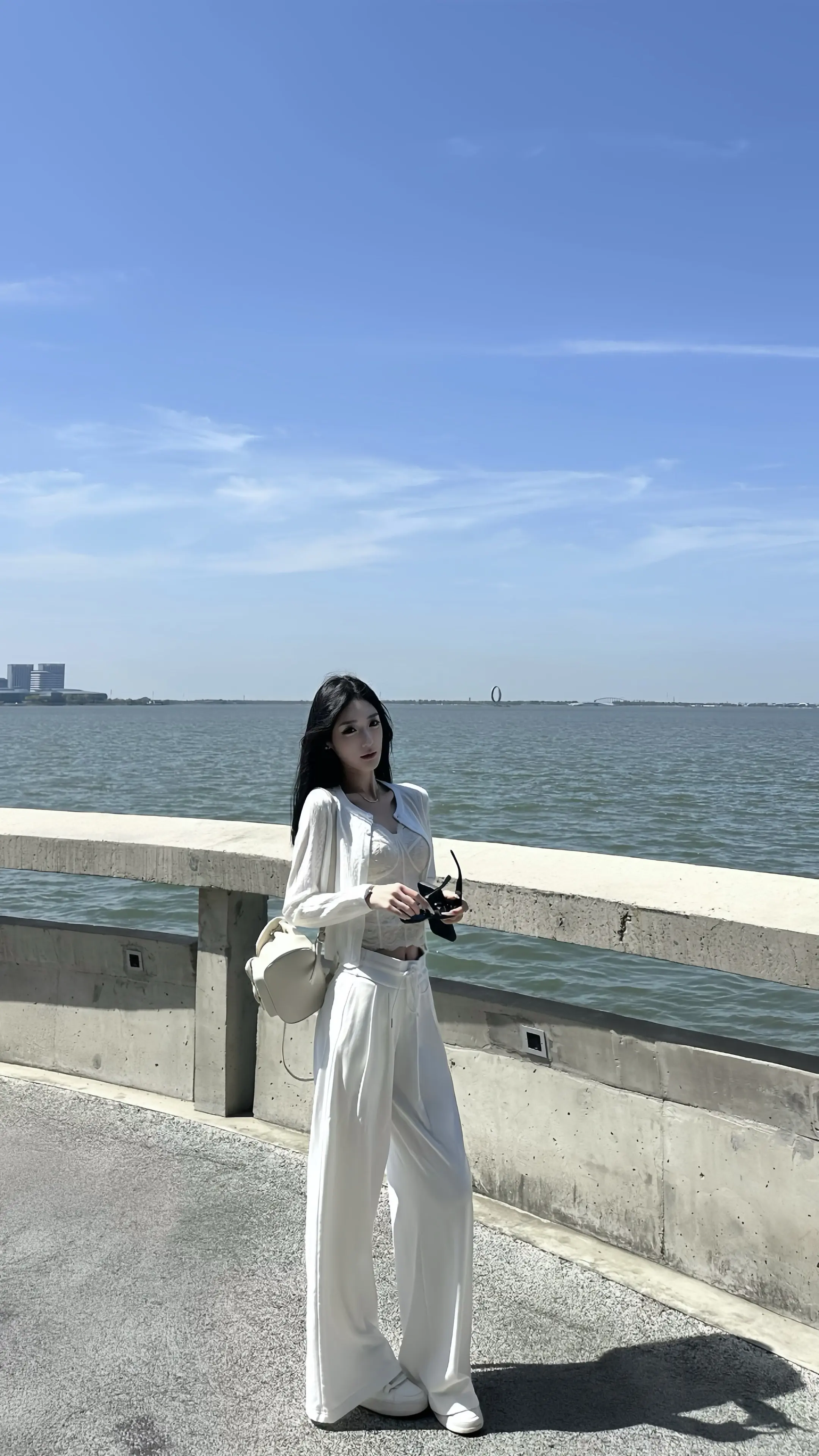 被你改变的那部分 代替你站在我身边。
