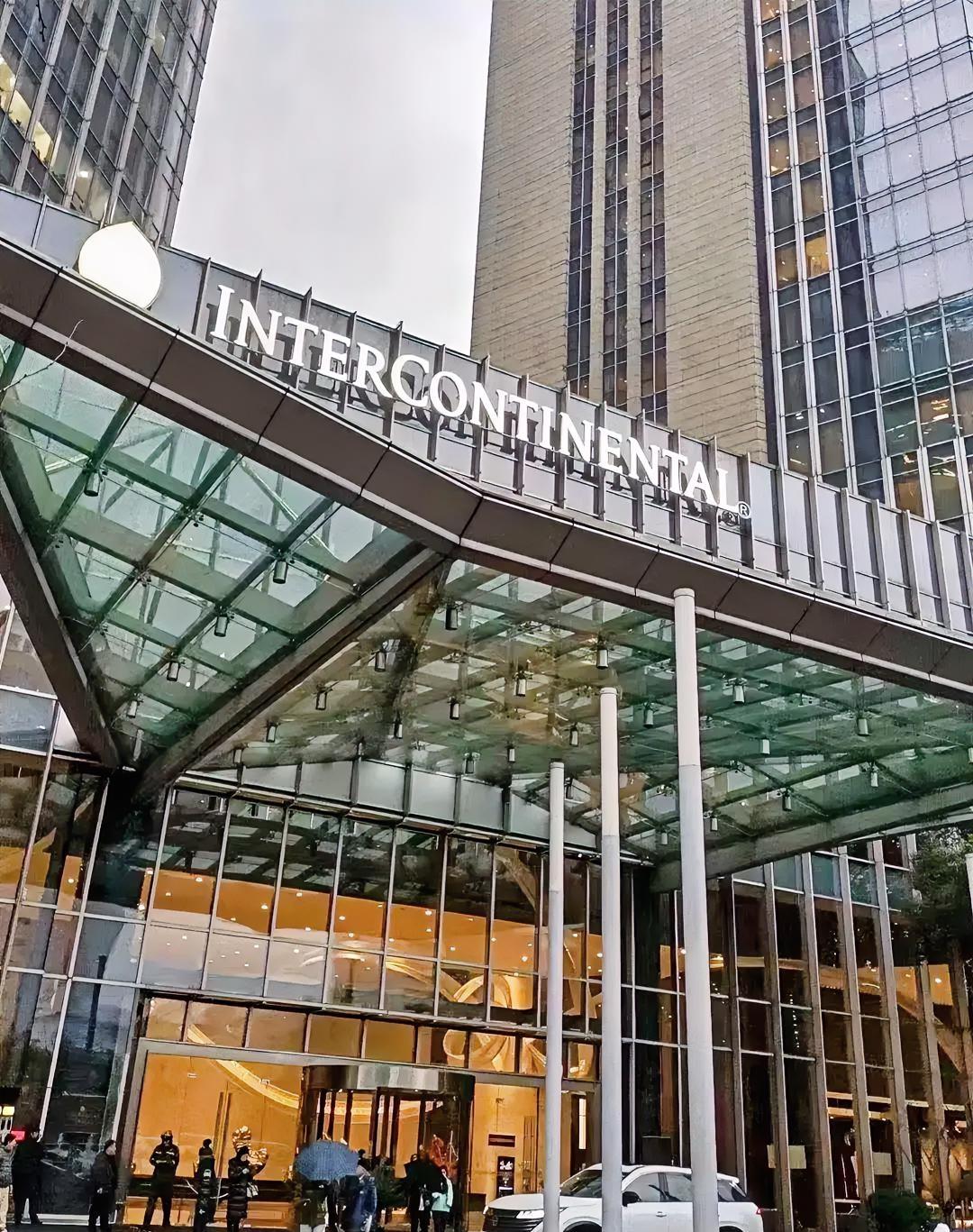 终于弄明白了

为什么新华社会点名洲际酒店这件事。

不是简单的“会员条款写得严