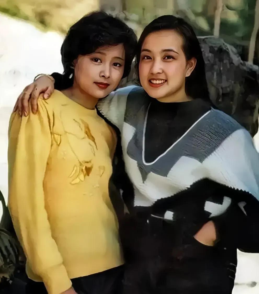 穿黄衣服的美女是谁？怎么感觉比刘晓庆漂亮多了，刘晓庆年轻的时候不是挺漂亮的吗，怎