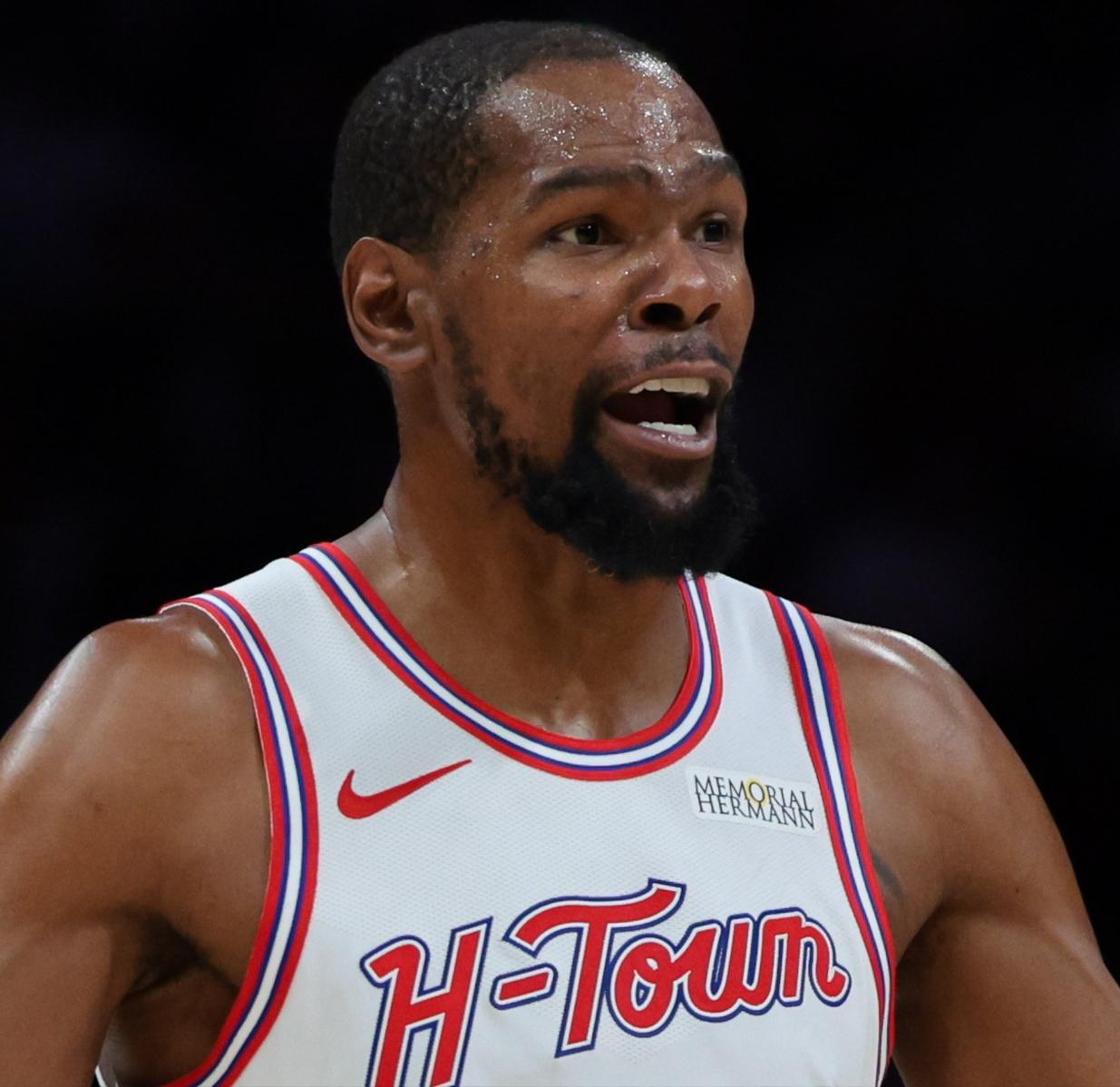 火箭媒体破大防！
发文自嘲：“火箭输给了圣克鲁兹勇士队。”
在库里、巴特勒、波尔