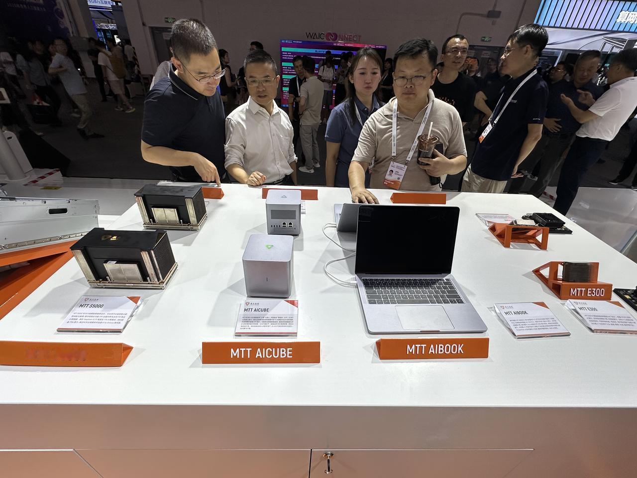 摩尔线程AIBOOK算力本，在MTT AIOS原生Linux系统下预装OpenC