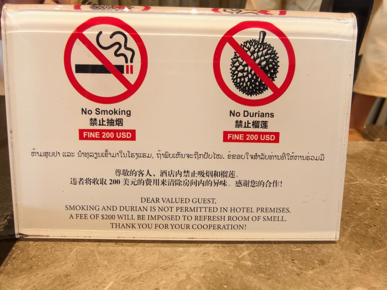 很多人以为榴莲是"国民水果"，满世界都爱。并非如此。本土尚因臭味（odor）处处