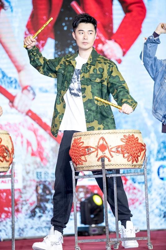 近日，《奔跑吧》节目中敖瑞鹏和翟子路的互动引发热议，网传他们或将加盟《歌手202