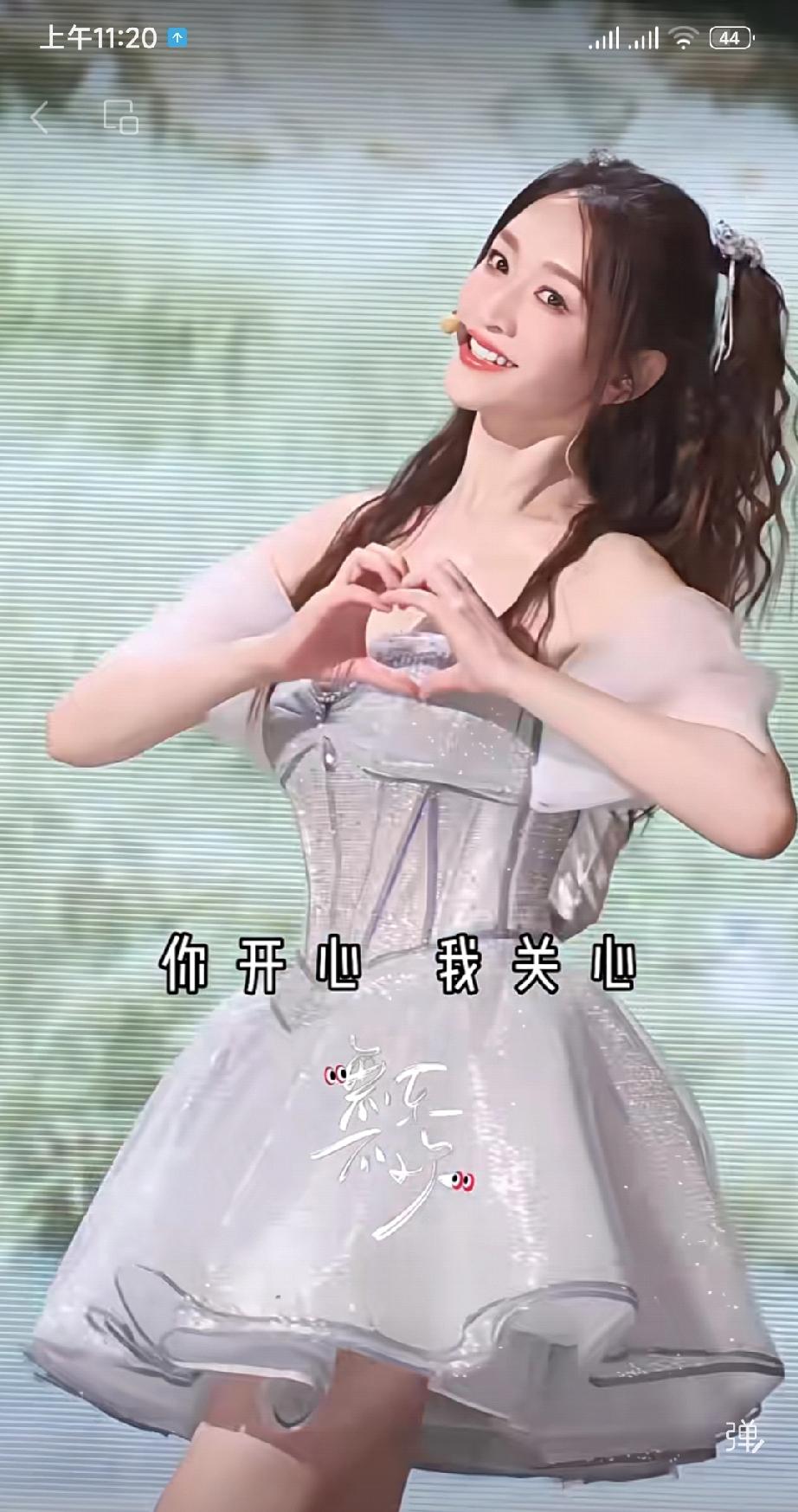 网上看到大家都在吐槽乘风破浪的姐姐李小冉，我个人觉得很惊叹，真的很难以想象这个5