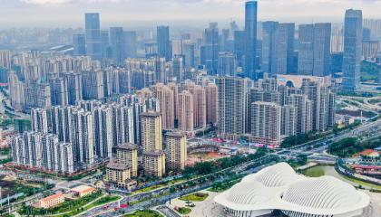 学校毕业生就业率连续十多年保持在95%以上。2025年春季双选会，近300家企业