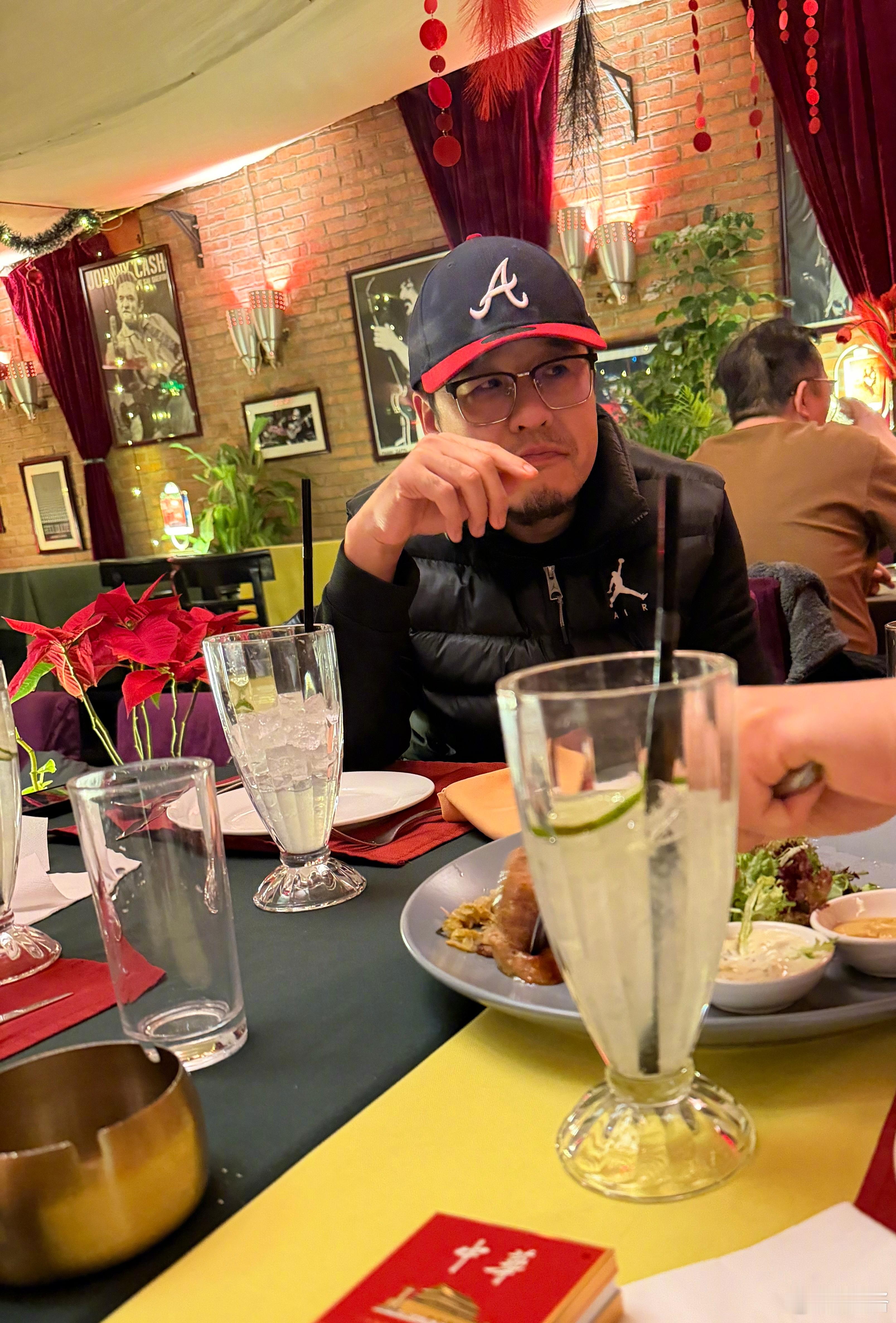 我问杨毅，你黑子多吗？他说，也有，但我的黑子没你的狠！