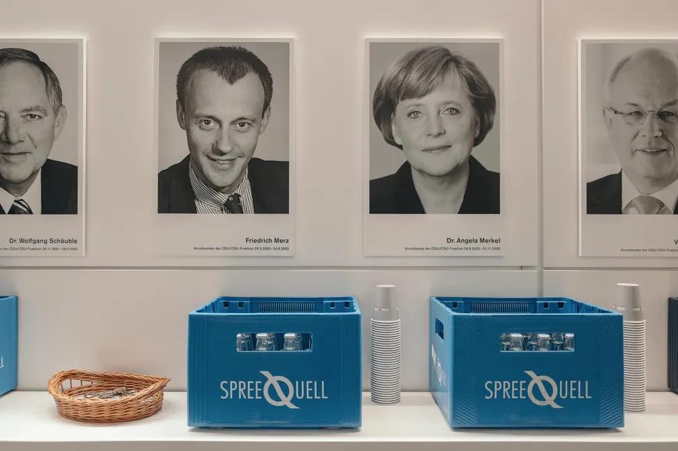 面对糟糕的德国经济，德国人现在开始怀念默克尔，而大肆抨击她的政敌兼继任者墨茨
