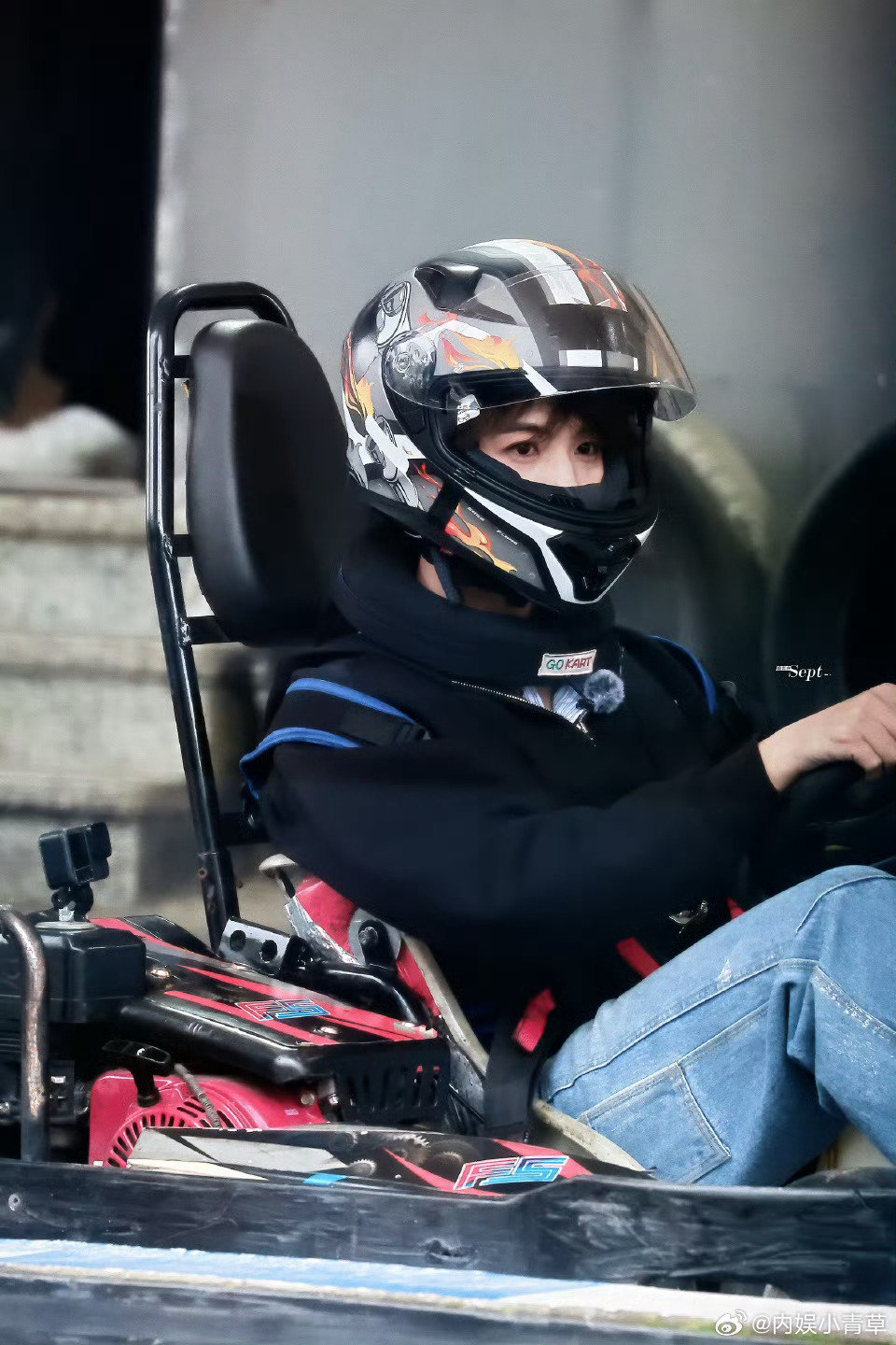 常华森赛车男神常华森卡丁车造型 常华森卡丁车造型帅成这样？！完全赛车男神来的没有