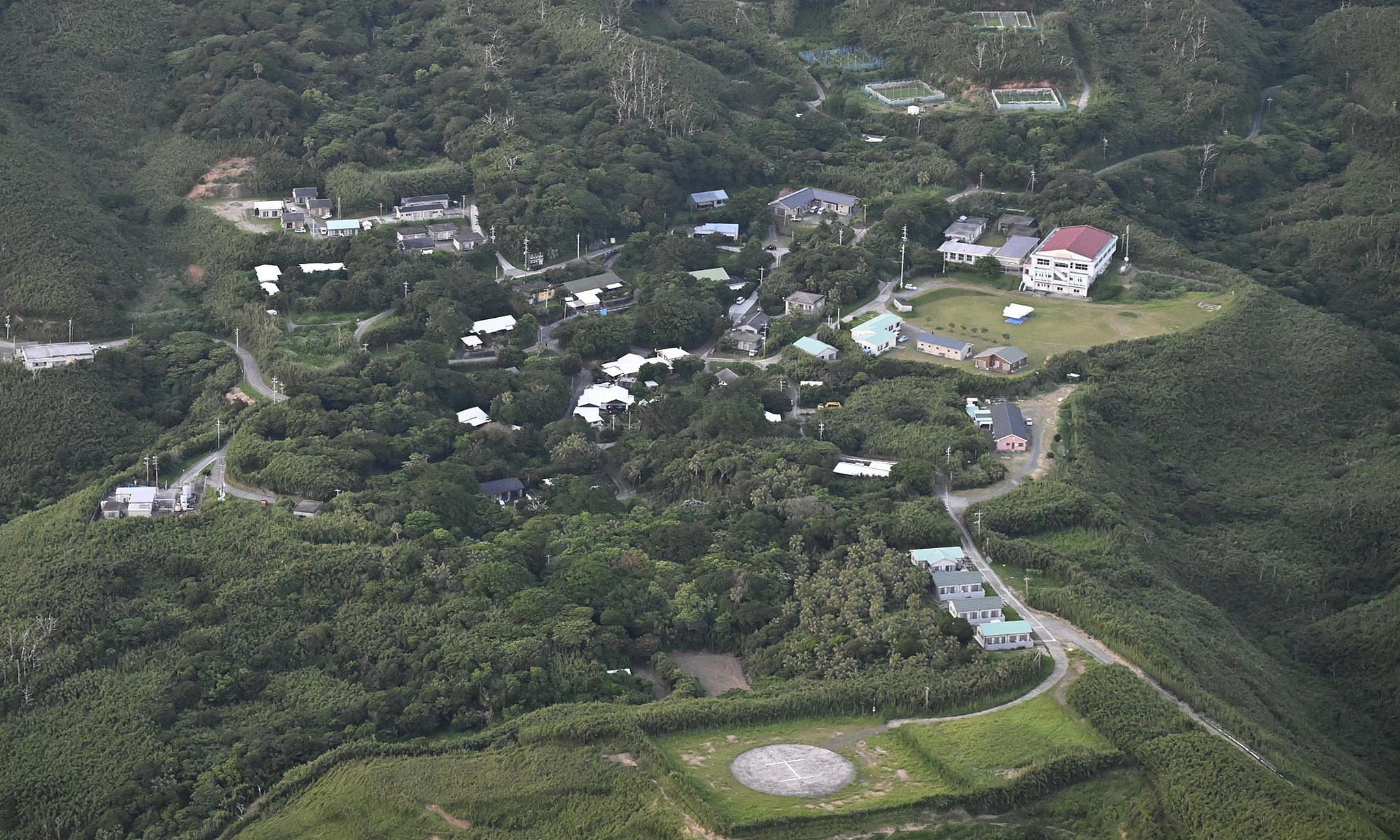 【】据日本鹿儿岛地方气象台16日消息，鹿儿岛县樱岛火山于当天凌晨发生两次喷发。第