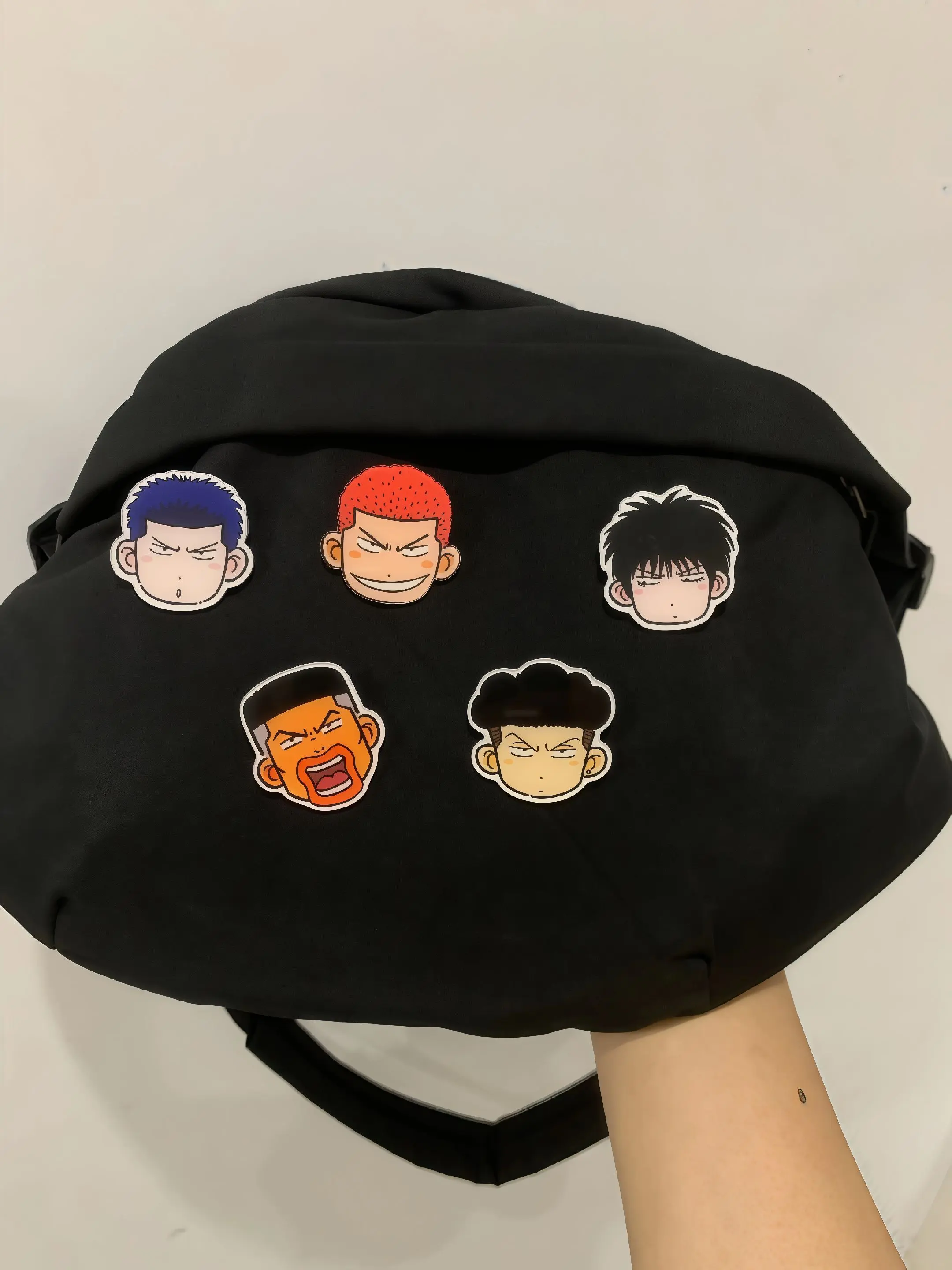 别说这胸针别包包还挺好看！