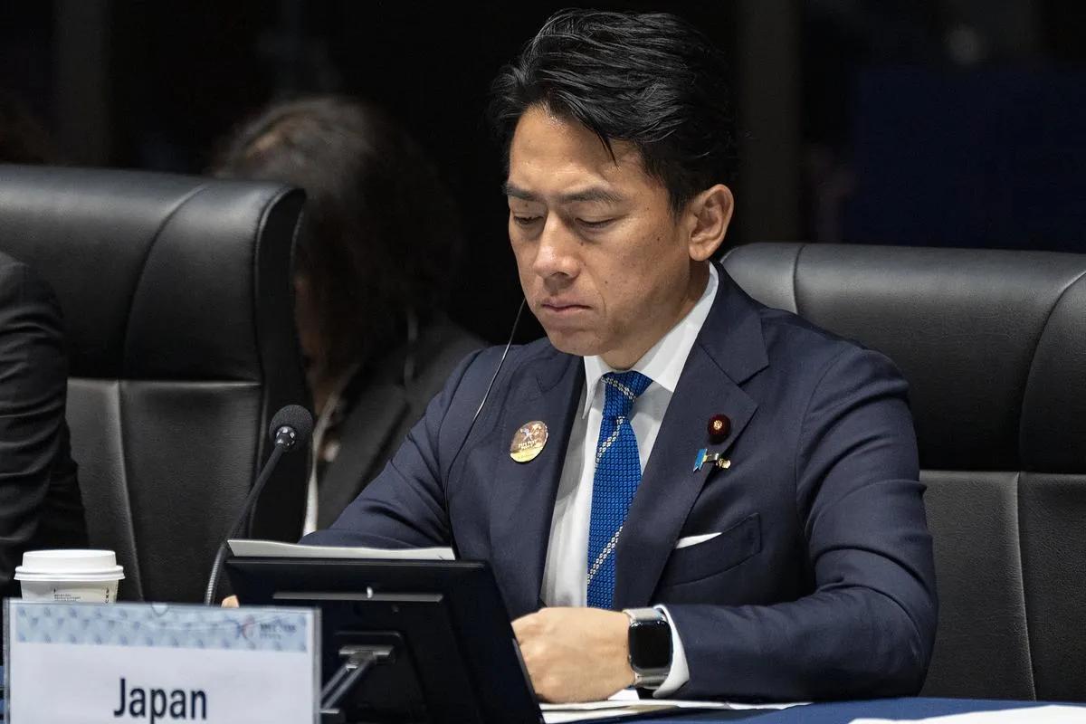 2月12日至14日，日本防卫大臣小泉进次郎参加在德国举行的慕安会，会前会后动作不