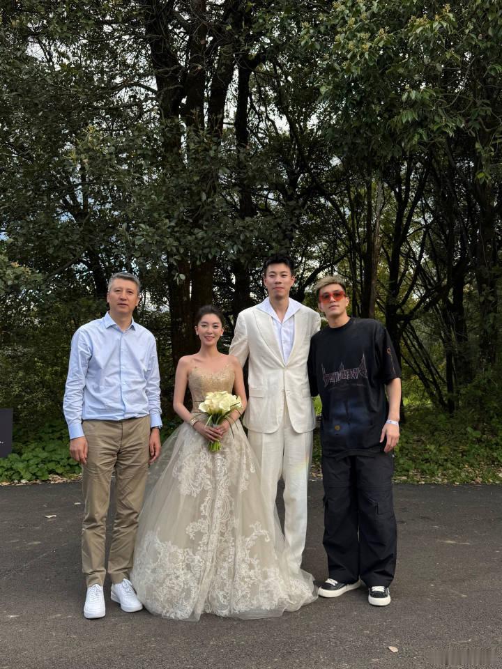 郭艾伦[超话]  郭艾伦参加金金婚礼💒张镇麟新婚快乐！张镇麟郭艾伦 ​​​