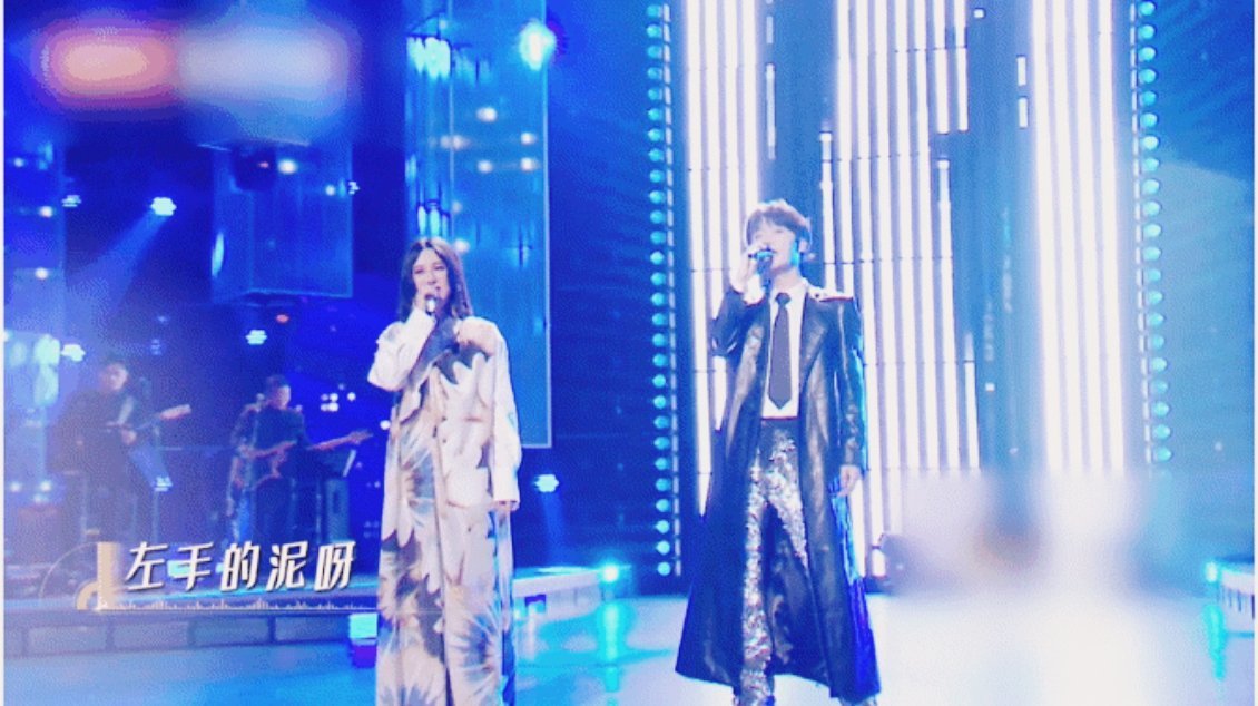 尚雯婕说蒋敦豪私下憨憨的 谁被这反差感戳中了！舞台上的蒋敦豪是穿西装玩摇滚的拽酷