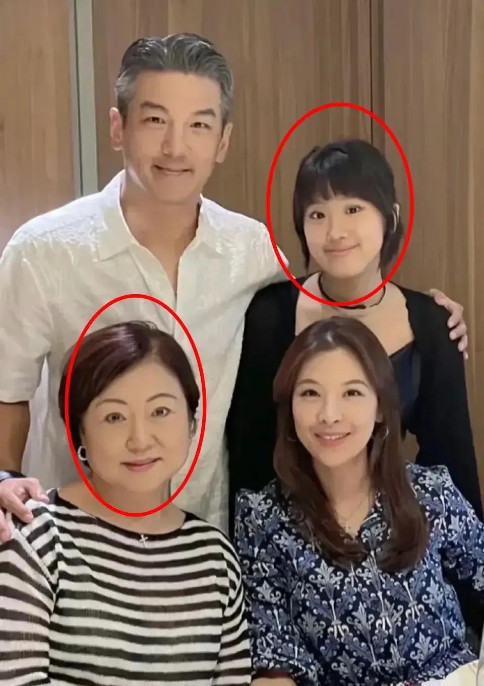 不说别的，就说梧桐妹的脸型，嘴巴不是那种尖尖的锥子脸，就是一脸福相，所以说不要随