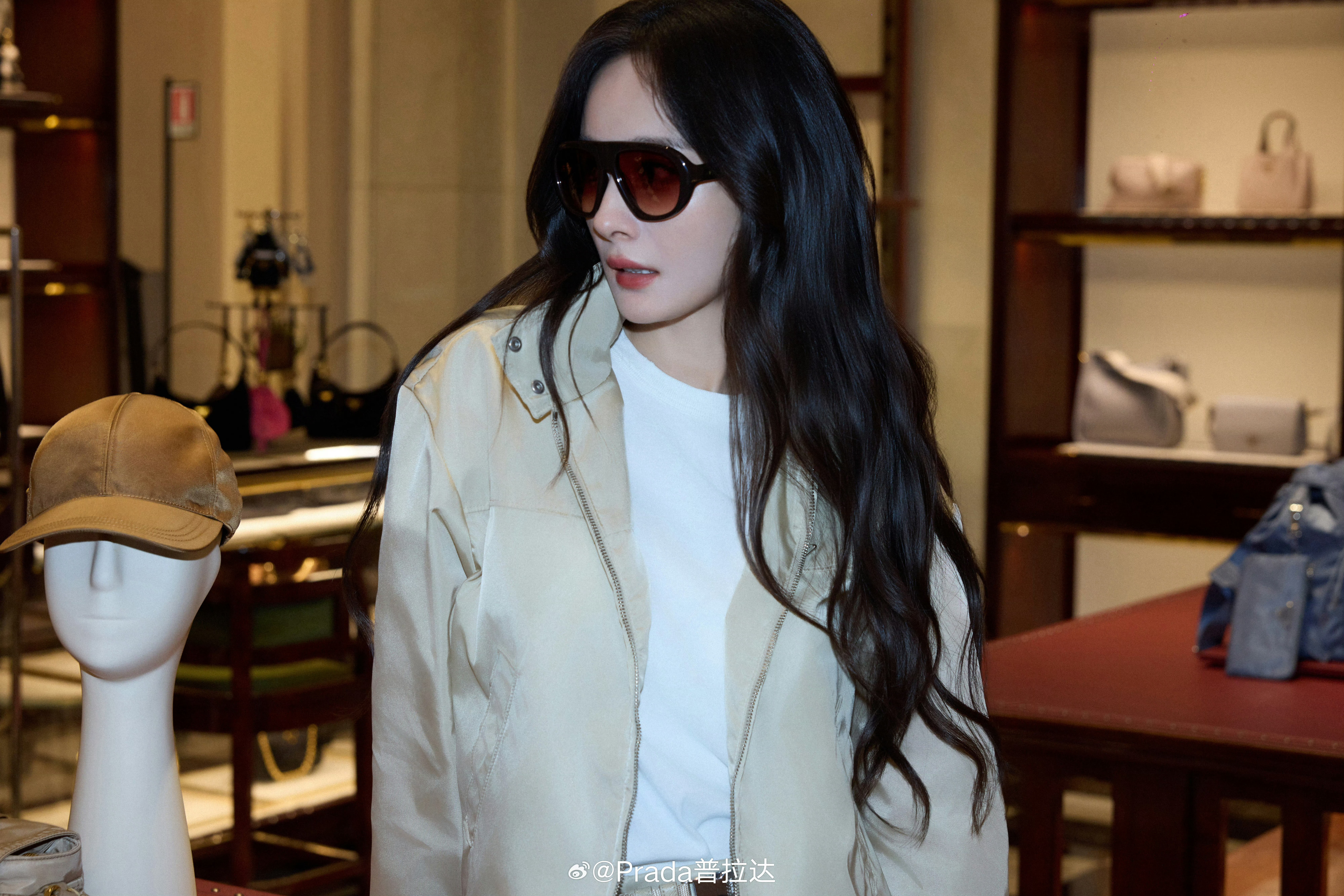 这是真女王好帅 