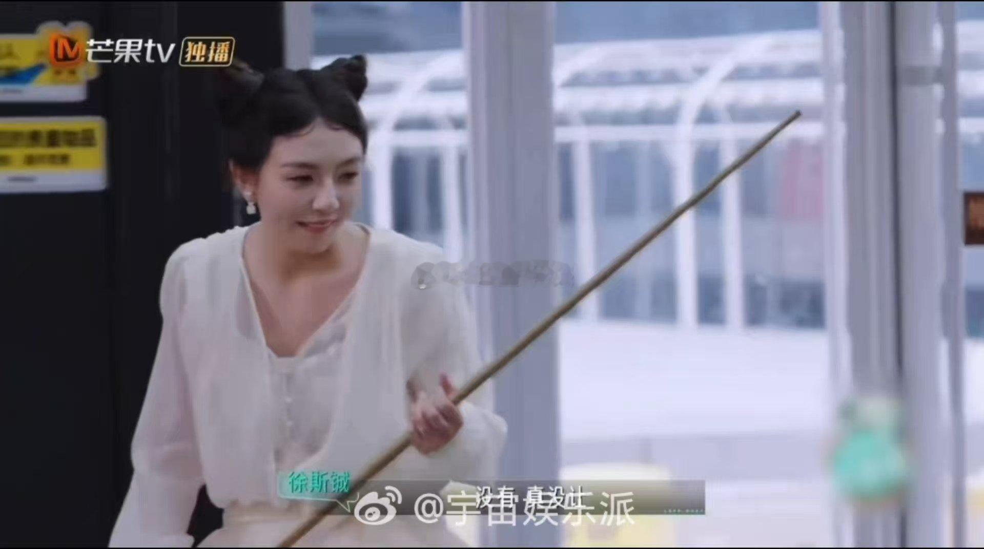 .恋综女嘉宾当面吐槽男嘉宾好装心动双重奏反转就在台球桌上，徐斯铖嘴上疯狂自谦，实