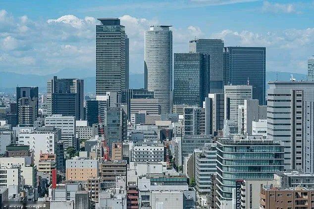 日本这起悲剧太让人唏嘘。2026年7月19日凌晨一点，23岁的店员稻叶朋来下班和