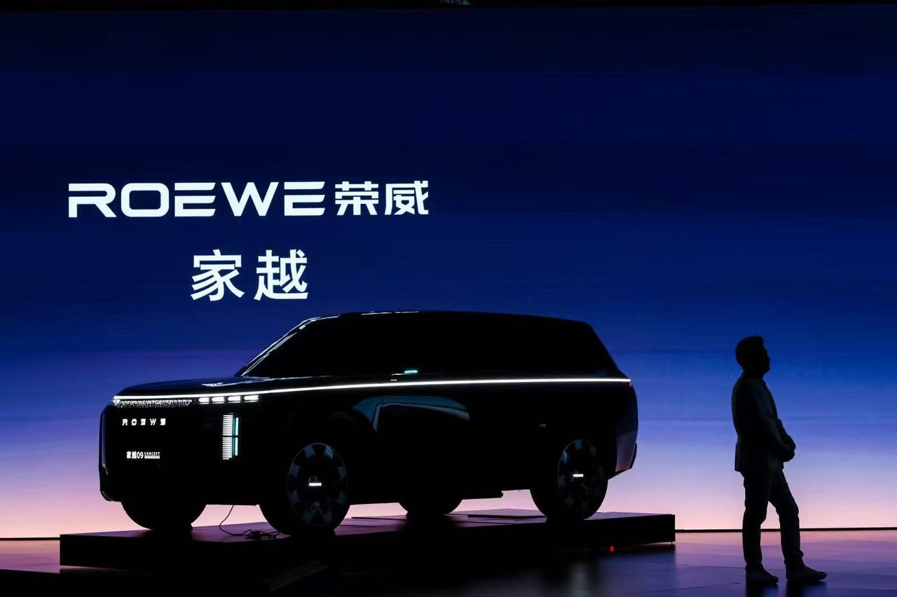 荣威今天亮出了家越序列首款概念车——家越07。
国际设计大师约瑟夫·卡班操刀，整