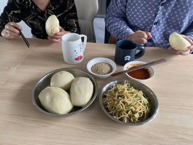 为什么穷人吃碳水求生存，富人吃蛋白求长生。
 
你以为是钱的问题吗。
 
越是想