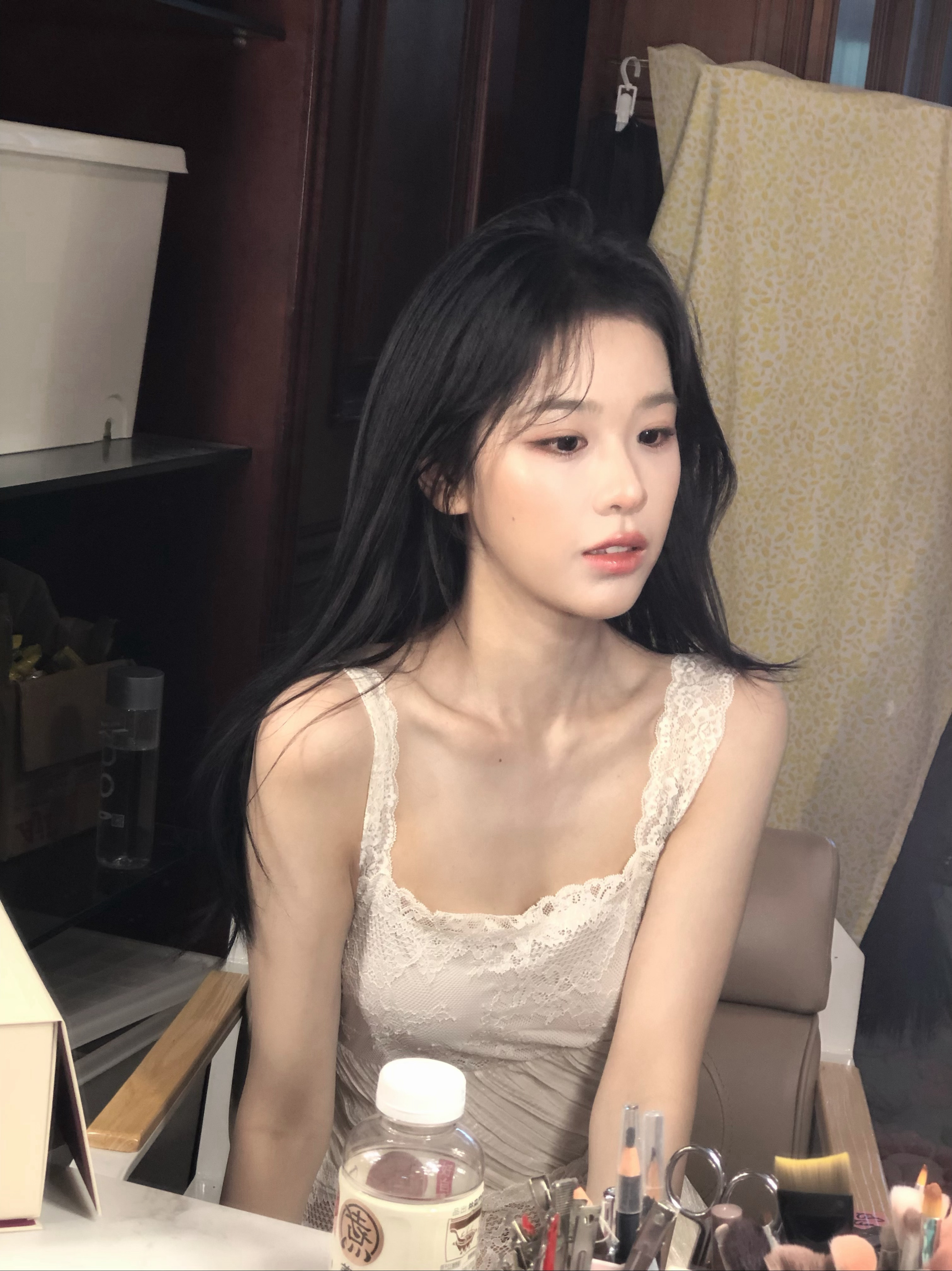 美甲贴 性早熟只是在指甲上贴东西……为什么会性早熟？但是我支持小女孩就要有小女孩