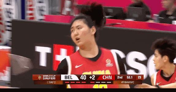 张子宇在赛场也能大声呼喊队友进行防守落位了，这真的很好，张子宇需要有这样的霸气，