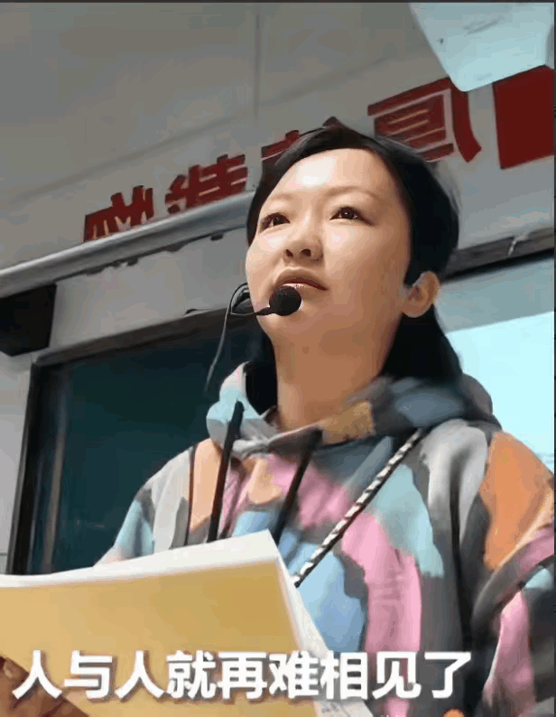 破防了！湖南老师批改作文突然哭了，最后一句看哭全网

“只是一层薄薄的土，人与人